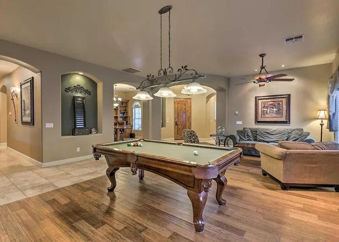 Heated Pool + Putting Green: Luxe Сasa de vacaciones Gilbert